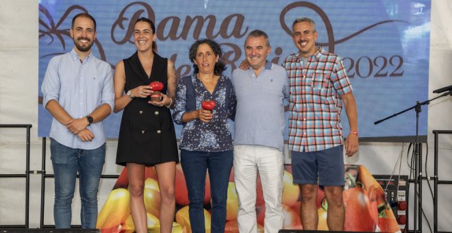 La chef Lucía Grávalos y la agricultora Ana Rodríguez, 'damas de rojo' en la Feria del Tomate Antiguo