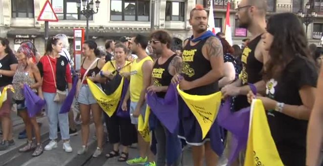 Cadena humana en Bilbao contra las agresiones sexuales durante la Semana Grande
