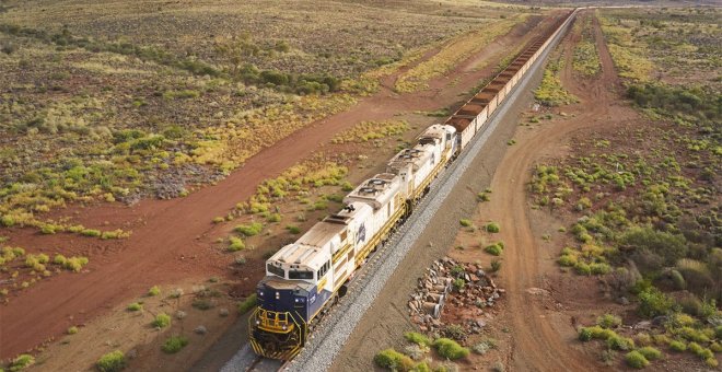 Este tren minero es eléctrico y no necesita recarga: ¿cómo lo hace?