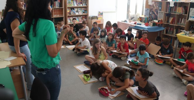 Las claves de un curso escolar en Catalunya que empezará antes, sin mascarillas y sin huelgas