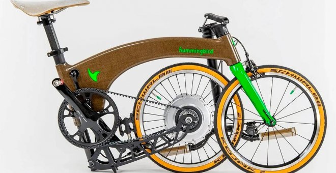 Esta bicicleta eléctrica plegable de fibra vegetal pesa solo 10 kilogramos