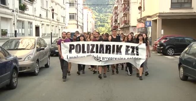 700 jóvenes radicales muestran su rechazo a la Guardia Civil en Alsasua