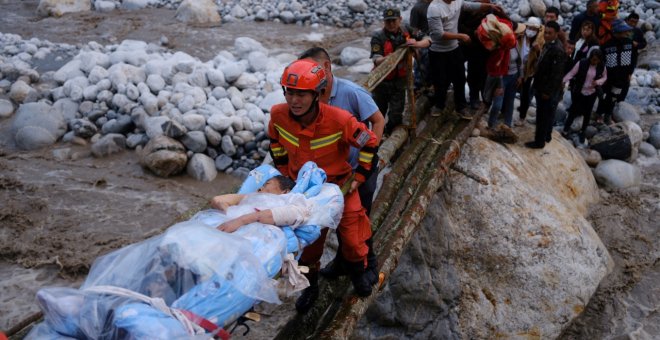 Elevan a 74 los fallecidos por el terremoto en la provincia de Sichuan en China