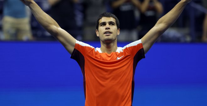 Carlos Alcaraz derrota a Cilic en el US Open y vuela a cuartos de final con sueños de alcanzar el primer puesto