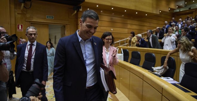 Sánchez acusa al PP de "meter miedo a los españoles" en su cara a cara con Feijóo en el Senado