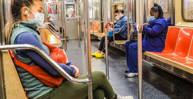 Nueva York elimina el uso obligatorio de mascarillas en los medios de transporte