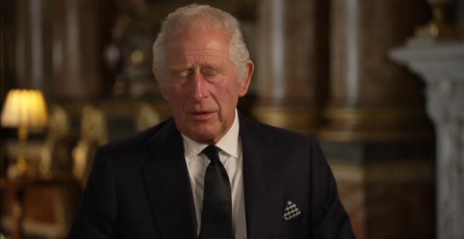 Carlos III recuerda a sus padres en su primer discurso como rey