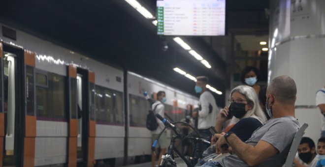 Detingudes quatre persones per una agressió homòfoba a l'interior d'un tren a Barcelona