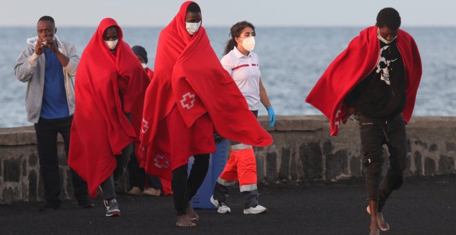 El Gobierno deporta de Canarias a Marruecos a un migrante marfileño pese a una orden judicial que lo impedía