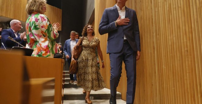 Sánchez pide a sus cargos públicos salir a las calles para hacer "pedagogía" de las medidas del Gobierno frente al PP