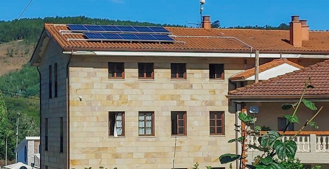 El Ayuntamiento instala una central fotovoltaica que evitará la emisión de 1,9 toneladas de CO2 al año