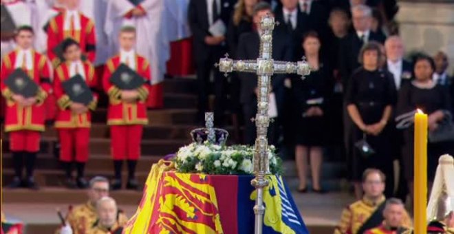 Reino Unido vela a la reina en el corazón del Parlamento