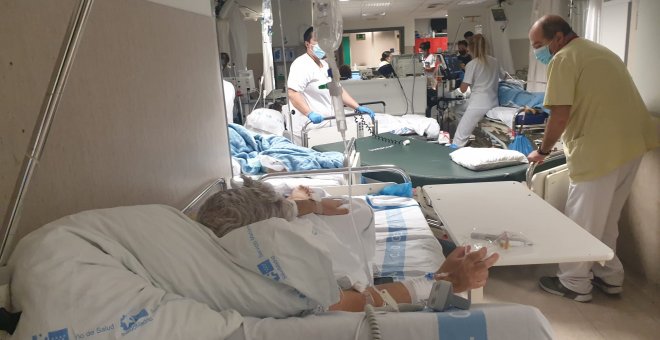 La política sanitaria de Ayuso colapsa los hospitales con urgencias al doble de pacientes de su capacidad