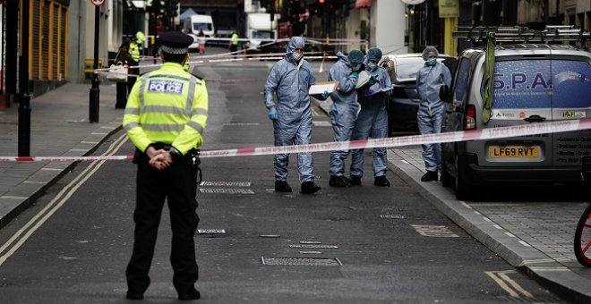 Dos policías, apuñalados en el centro de Londres