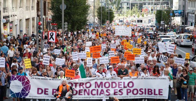 Unas 1.500 personas se manifiestan en Madrid para pedir otro modelo de residencias