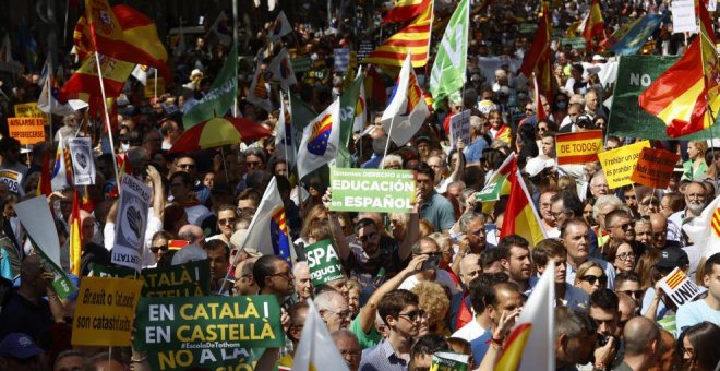 Miles de personas se manifiestan en Barcelona junto a PP, Vox y Cs contra la inmersión lingüística en Catalunya