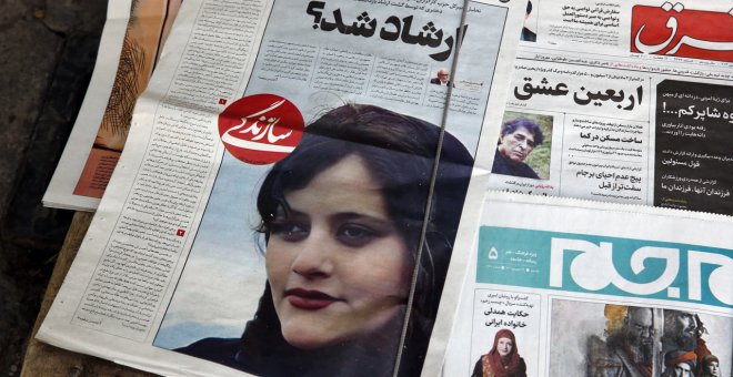 Las protestas agitan Irán por la muerte de la joven detenida por llevar mal el velo