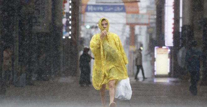 El tifón Nanmadol toca tierra en Japón y deja miles de evacuados
