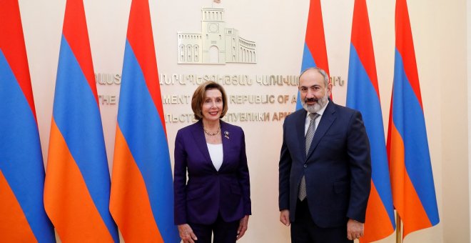 Pelosi condena los "ataques mortales" de Azerbaiyán contra territorio armenio