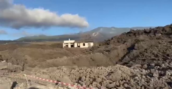 La carretera que une en la desolación a La Palma