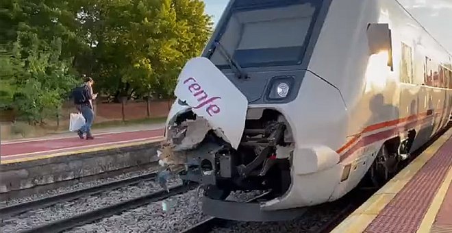 Accidente en Talavera: un tren con 161 pasajeros a bordo choca con el remolque de un camión en un paso a nivel