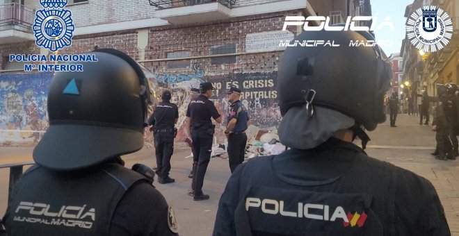 La Policía desaloja el edificio okupado de La Quimera en el barrio madrileño de Lavapiés