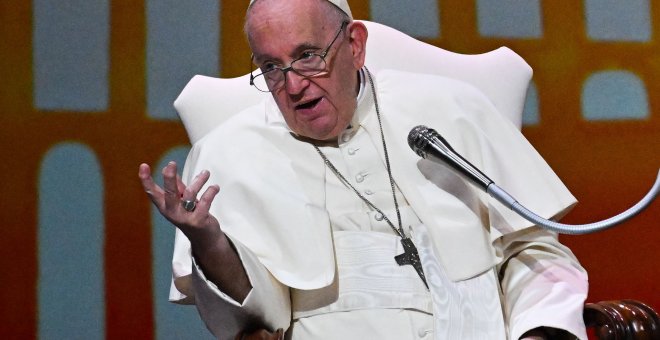 El Papa cuestiona el actual modelo de desarrollo porque "la tierra arde" y la economía "mata"
