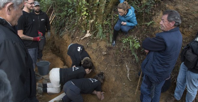 La policía paraliza la exhumación de una fosa común de la Guerra Civil