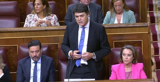 Calviño acusa al PP de plantear "una política fiscal destructiva" y asegura que la economía española "crece con fuerza"
