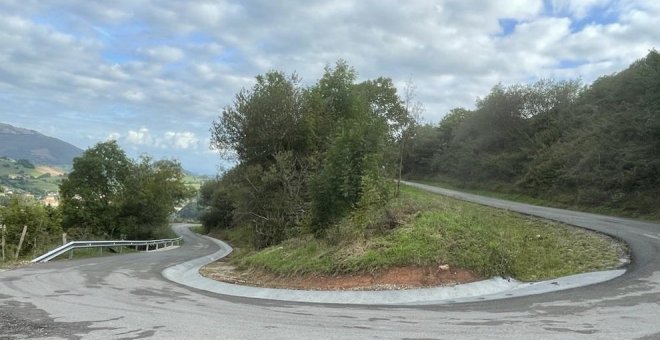Eliminados tres argayos en la carretera de acceso a las 'Tetas de Liérganes'