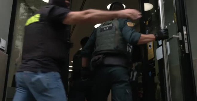 La Guardia Civil traslada a un narco a una entidad bancaria para abrir una caja de seguridad en Granada