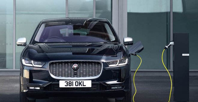 Jaguar Land Rover formará al 60 % de su plantilla para trabajar con coches eléctricos