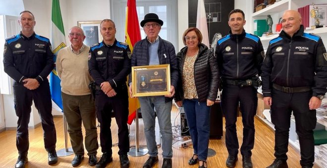 Diecinueve agentes de la Policía Local reciben un reconocimiento por sus años de servicio