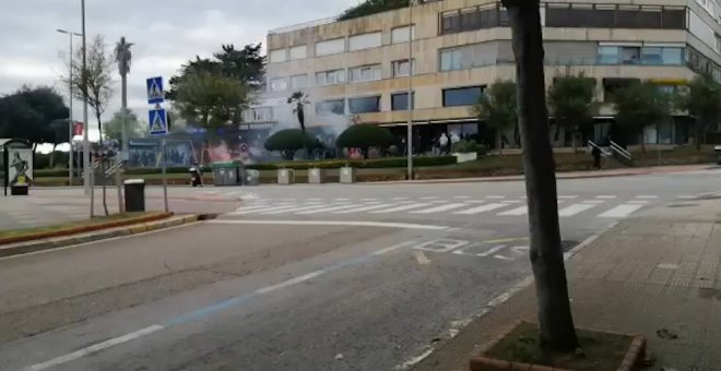 Brutal pelea entre aficionados de Racing y Málaga que destrozan un local en El Sardinero