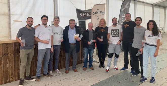 El I OktoberFest entrega el premio 'Cervecero Mayor de Cantabria' a Andrew Dougall