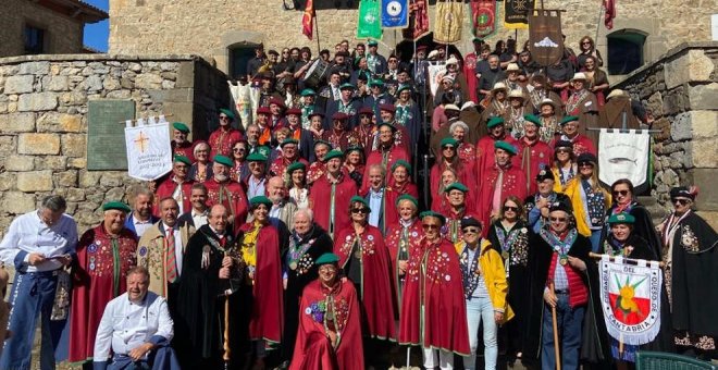 Liébana festeja la recuperación de la vendimia y el IX Capítulo de la Cofradía del Aguardiente y el Vino