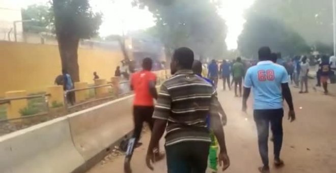 Partidarios del golpe de Estado en Burkina Faso atacan la embajada de Francia en Uagadugú