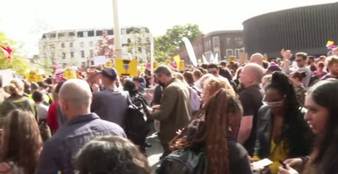Cientos de británicos salen a la calle para protestar por la subida de los precios