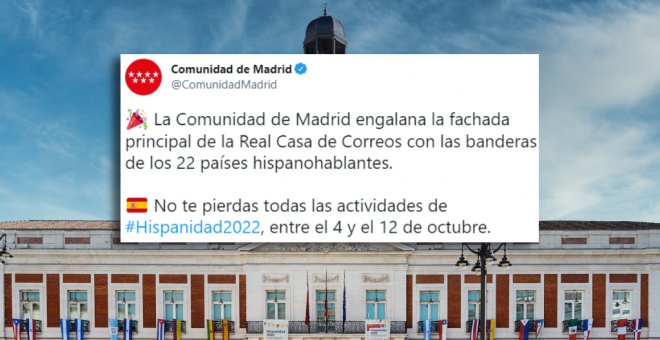 La Comunidad de Madrid cuelga 22 banderas en la Casa de Correos y los tuiteros recuerdan lo ocurrido en el Orgullo LGTBI: "Vaya, estas sí se pueden poner"