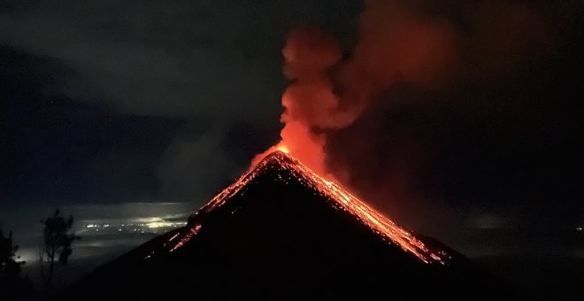 Ascensión al Acatenango y sus impresionantes vistas del Volcán de Fuego