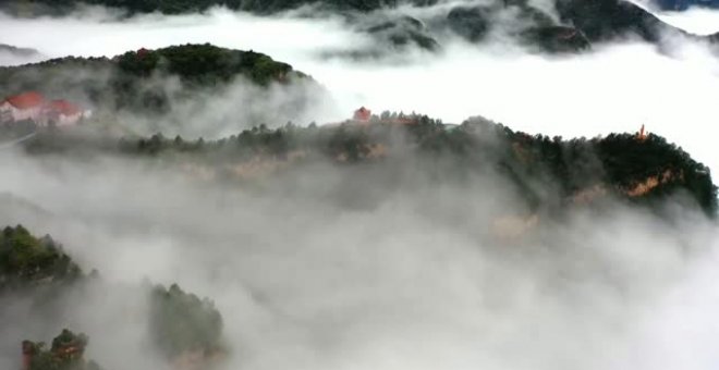 Espectacular mar de nubes en los Picos Wulao, China