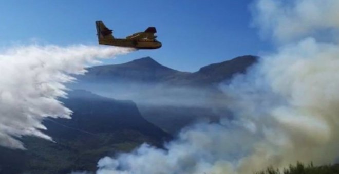 Extinguido un incendio en Bustasur con la ayuda de medios aéreos