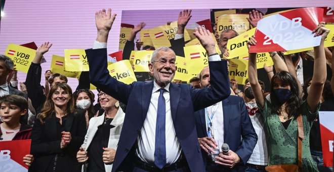 El progresista Van der Bellen gana con mayoría y presidirá Austria seis años más