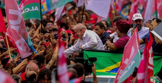 Lula recorre las calles de Brasil como estrategia para ganar la segunda vuelta