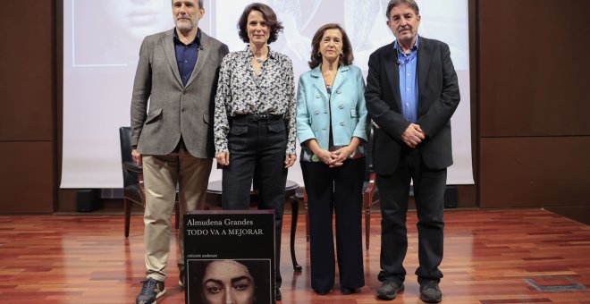 Varias figuras de la cultura se reúnen para presentar la novela póstuma de Almudena Grandes