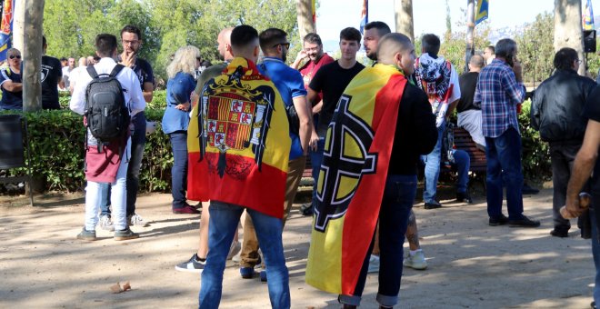 L'Ajuntament de Barcelona denuncia a la Fiscalia la simbologia i càntics feixistes del 12-O