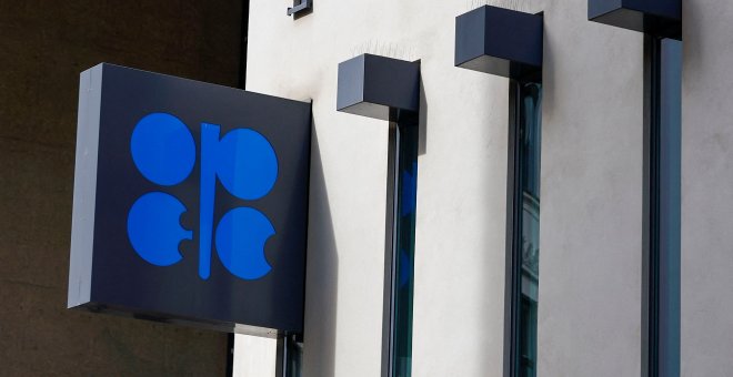 La AIE alerta de que los recortes de petróleo de la OPEP+ amenazan con llevar la economía global a la recesión