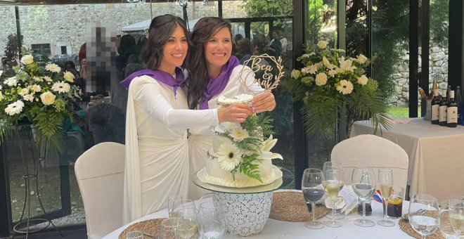 Nuestra compañera, la periodista Coral González, se ha casado: que seáis muy felices pareja