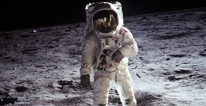 Se hace pasar por astronauta y estafa a una mujer a la que pidió dinero "para volver a la Tierra"