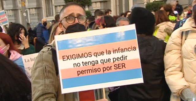 La Ley Trans continúa enfrentando al Gobierno de coalición y al propio PSOE